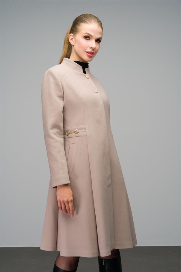 معطف واسع مع طوق قاضي وإكسسوارات معدنية حجر 3054