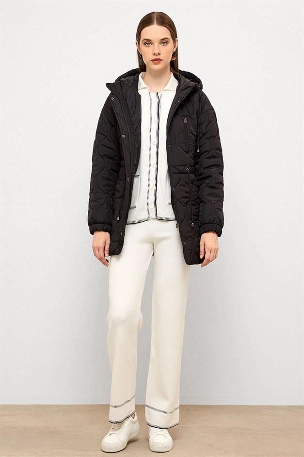 معطف قصير مبطن بغطاء للرأس وخصر مربوط أسود 6777