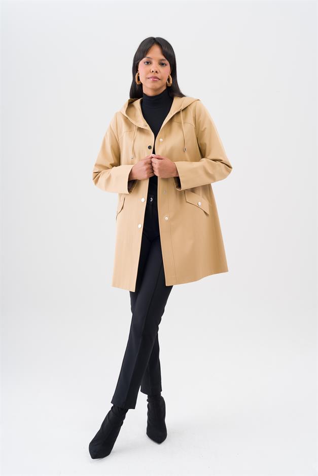 Kapüşonlu Çıt Çıt Kapamalı Arkası Büzgülü Su İtici Özellikli Trençkot KAMEL 6533