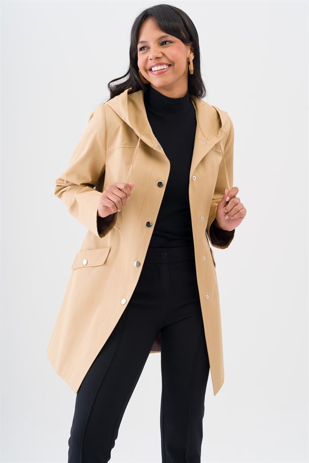 Kapüşonlu Çıt Çıt Kapamalı Arkası Büzgülü Su İtici Özellikli Trençkot KAMEL 6533