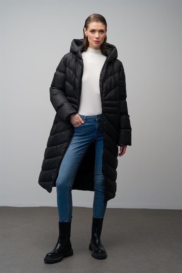 معطف طويل منتفخ بغطاء للرأس وتفاصيل منقوشة أسود 6669