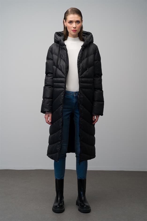 معطف طويل منتفخ بغطاء للرأس وتفاصيل منقوشة أسود 6669