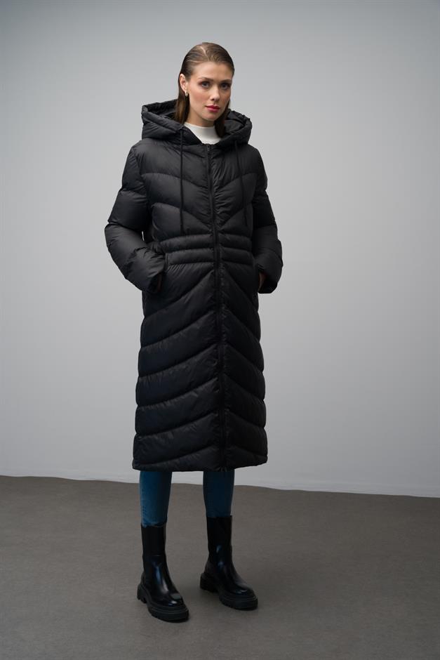 معطف طويل منتفخ بغطاء للرأس وتفاصيل منقوشة أسود 6669