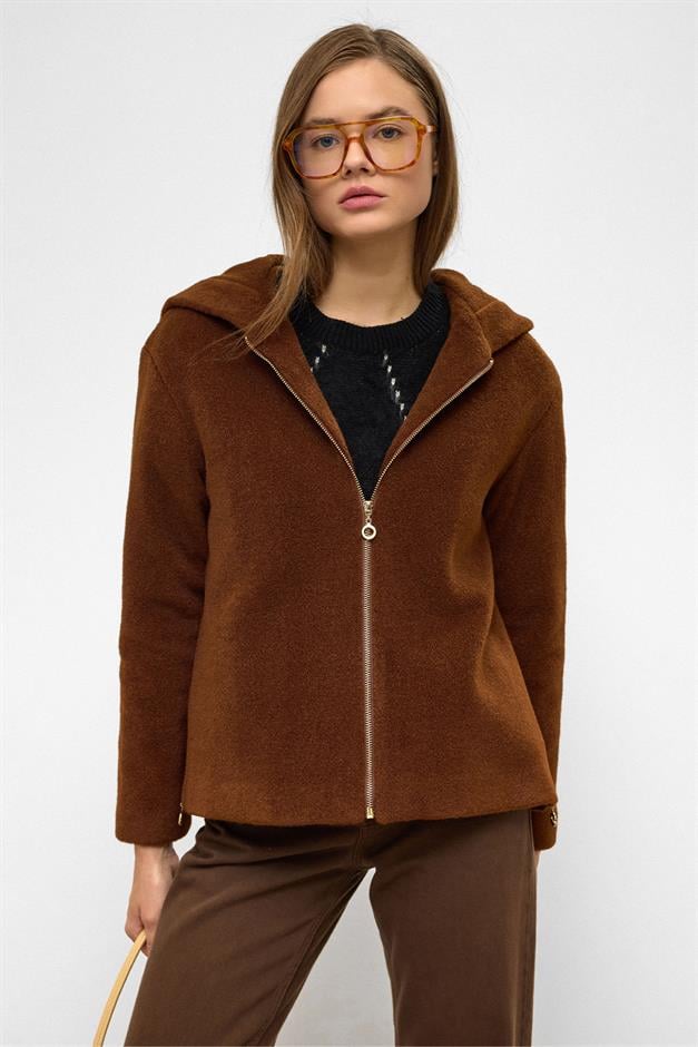 معطف قصير كبير الحجم مع تفاصيل سحاب وغطاء للرأس قهوة 3130