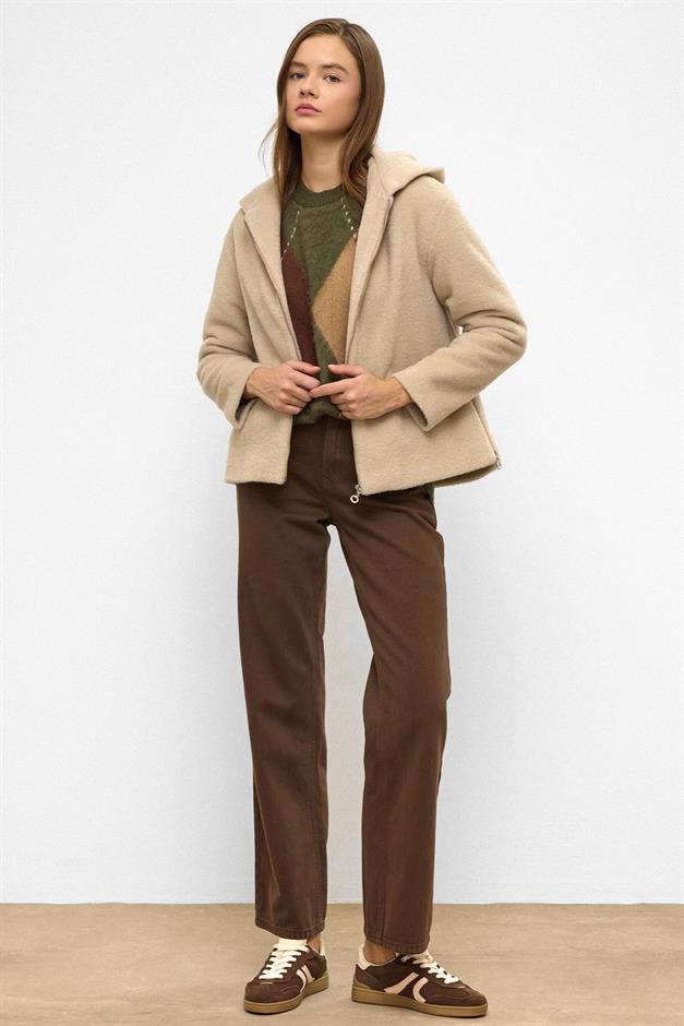 معطف قصير كبير الحجم مع تفاصيل سحاب وغطاء للرأس بيج غامق 3130