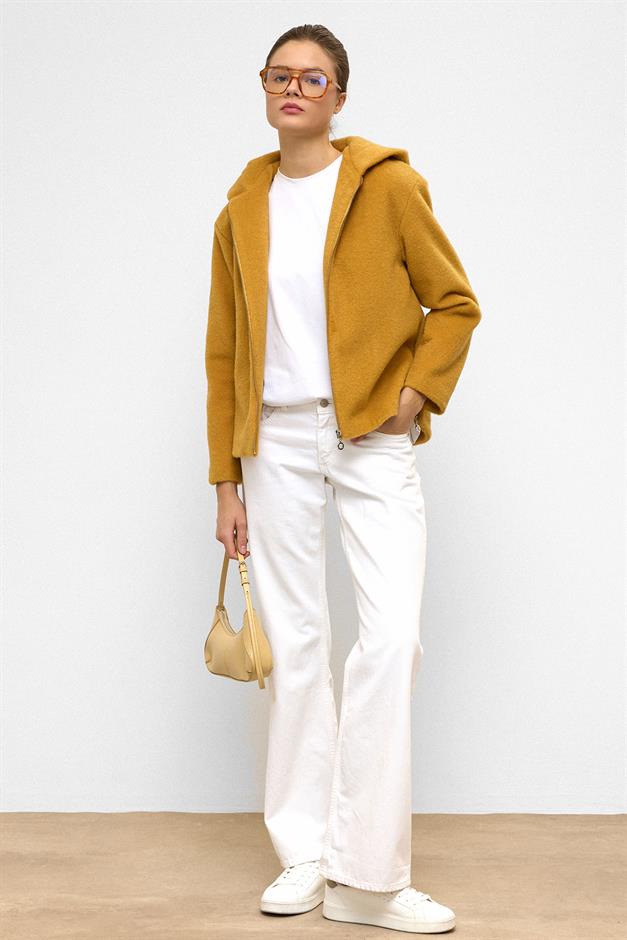 معطف قصير كبير الحجم مع تفاصيل سحاب وغطاء للرأس الخردل 3130