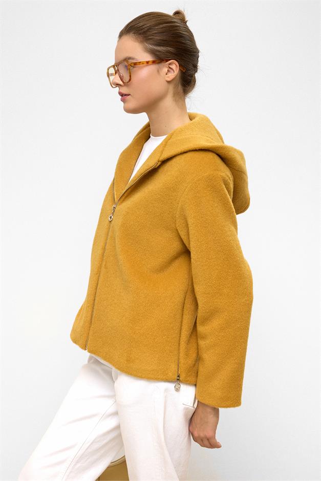 معطف قصير كبير الحجم مع تفاصيل سحاب وغطاء للرأس الخردل 3130