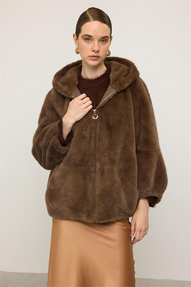جاكيت حصري بمظهر الفرو مع غطاء للرأس وسحاب للإغلاق قهوة 1009