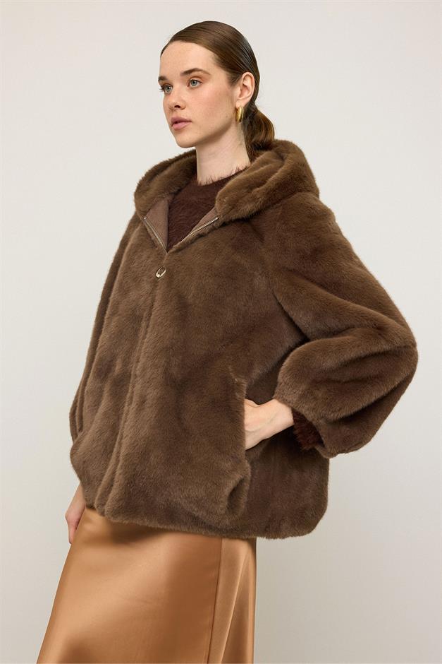 جاكيت حصري بمظهر الفرو مع غطاء للرأس وسحاب للإغلاق قهوة 1009