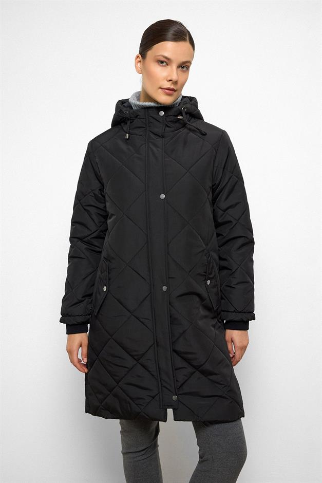 معطف مبطن بغطاء للرأس وسحاب وتفاصيل ضلعية أسود 6776