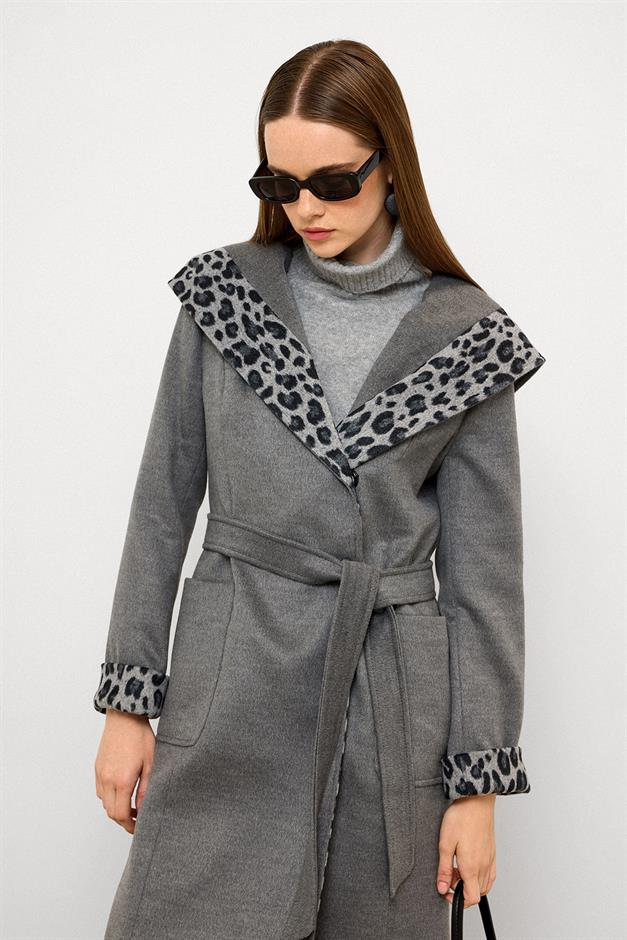 معطف بغطاء للرأس ونقشة جلد الفهد مع جيوب جانبية رمادي غامق 3123