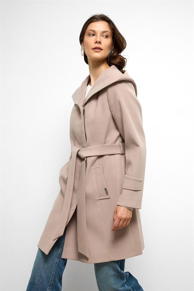 معطف بغطاء رأس مع تفاصيل غرزة منقطة حجر 3102