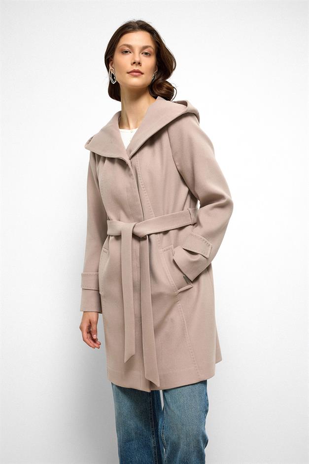 معطف بغطاء رأس مع تفاصيل غرزة منقطة حجر 3102