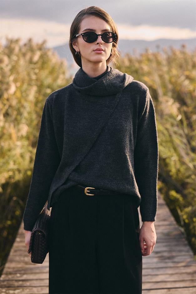 Self-Wrap Knitted Sweater HARD COAL 8266