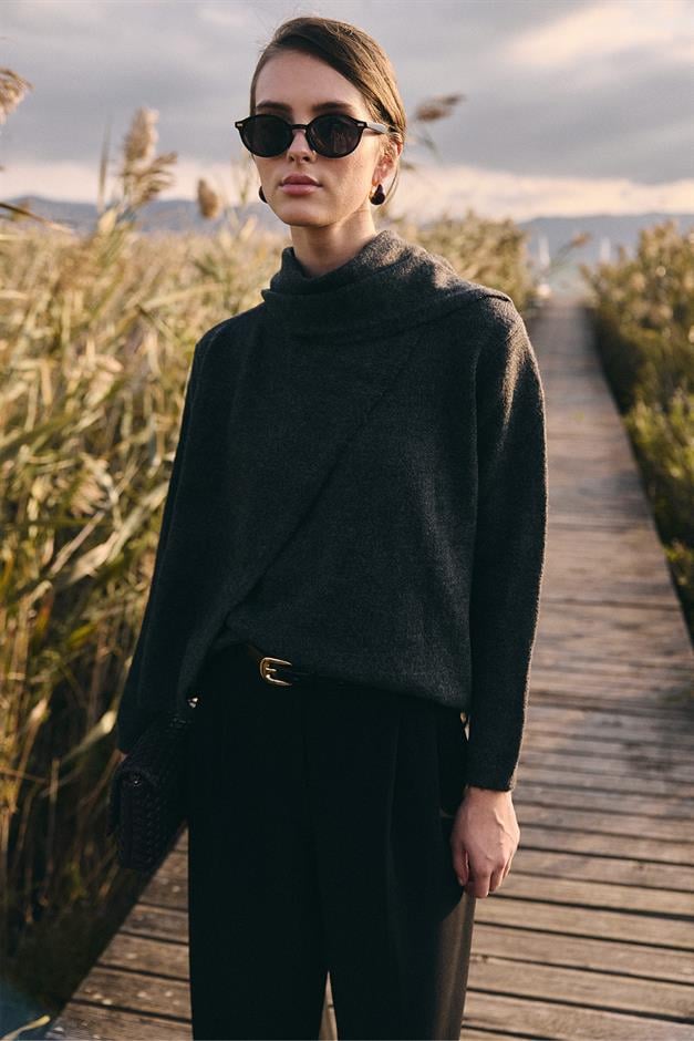 Self-Wrap Knitted Sweater HARD COAL 8266