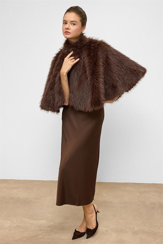 بونشو قصير من الفرو الصناعي قهوة 1013