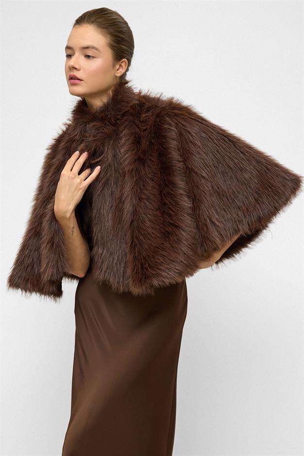 بونشو قصير من الفرو الصناعي قهوة 1013