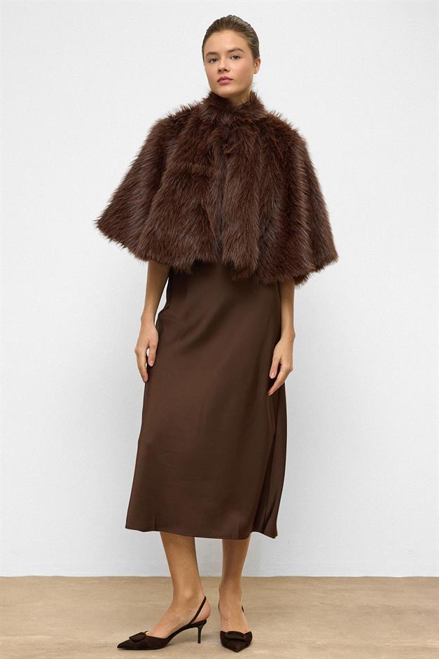 بونشو قصير من الفرو الصناعي قهوة 1013