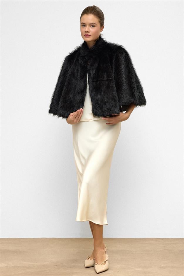 بونشو قصير من الفرو الصناعي أسود 1013