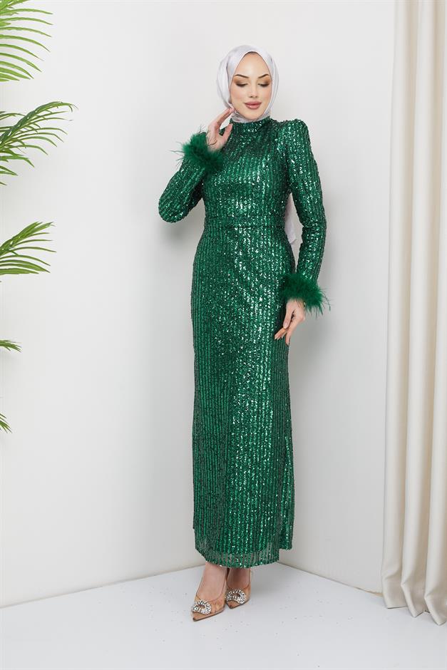 فستان سهرة من التول المزين بالترتر مع تفاصيل ريش على فتحة الذراع أخضر 1207