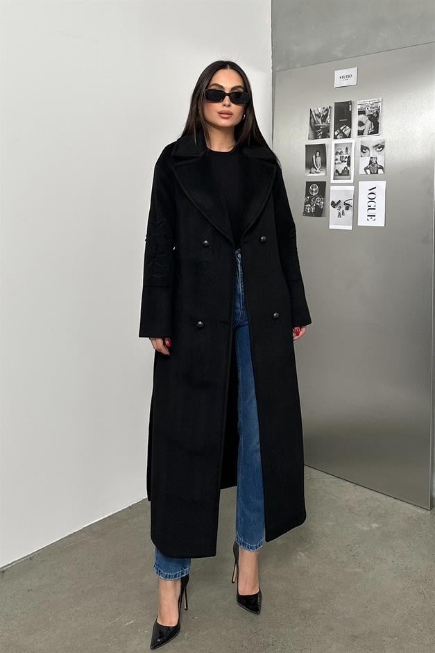 معطف كبير الحجم بأكمام مطرزة أسود 3085