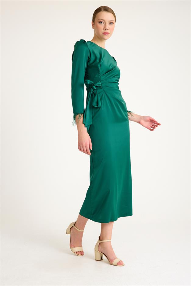 فستان سهرة من الحرير والساتان بأكمام من الريش وخصر مطوي أخضر 4897-E