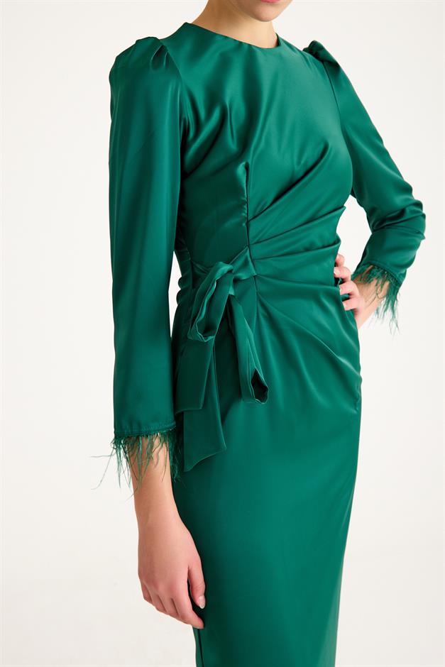 فستان سهرة من الحرير والساتان بأكمام من الريش وخصر مطوي أخضر 4897-E