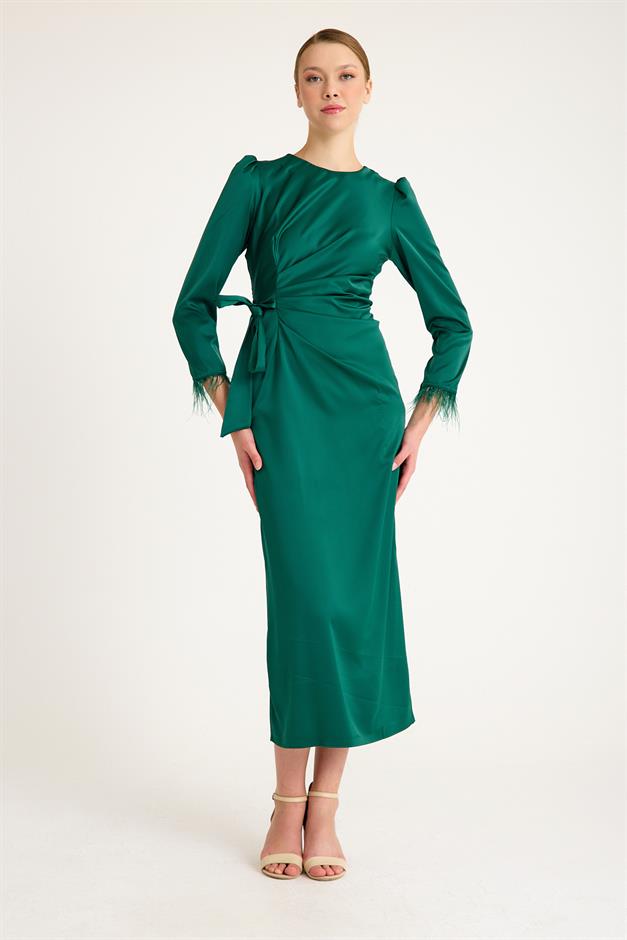 فستان سهرة من الحرير والساتان بأكمام من الريش وخصر مطوي أخضر 4897-E