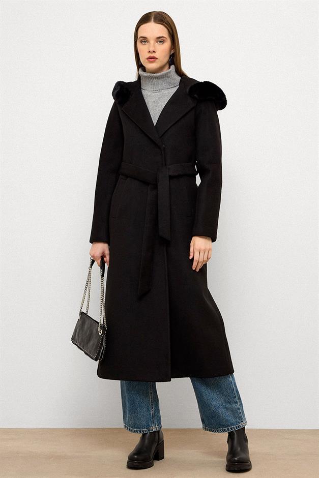 معطف فروي طويل بقلنسوة ورباط على الخصر أسود 3107