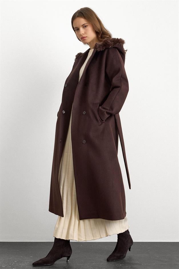 معطف فروي طويل بقلنسوة ورباط على الخصر قهوة 3107