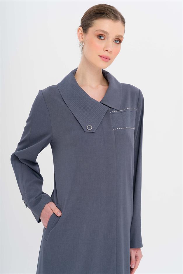 Mendil Yaka Desen ve Taş Detaylı Astarsız Büyük Beden Pardesü İNDİGO 6714