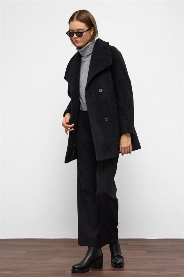 معطف واسع الصدر مع ياقة منديل أسود 3129