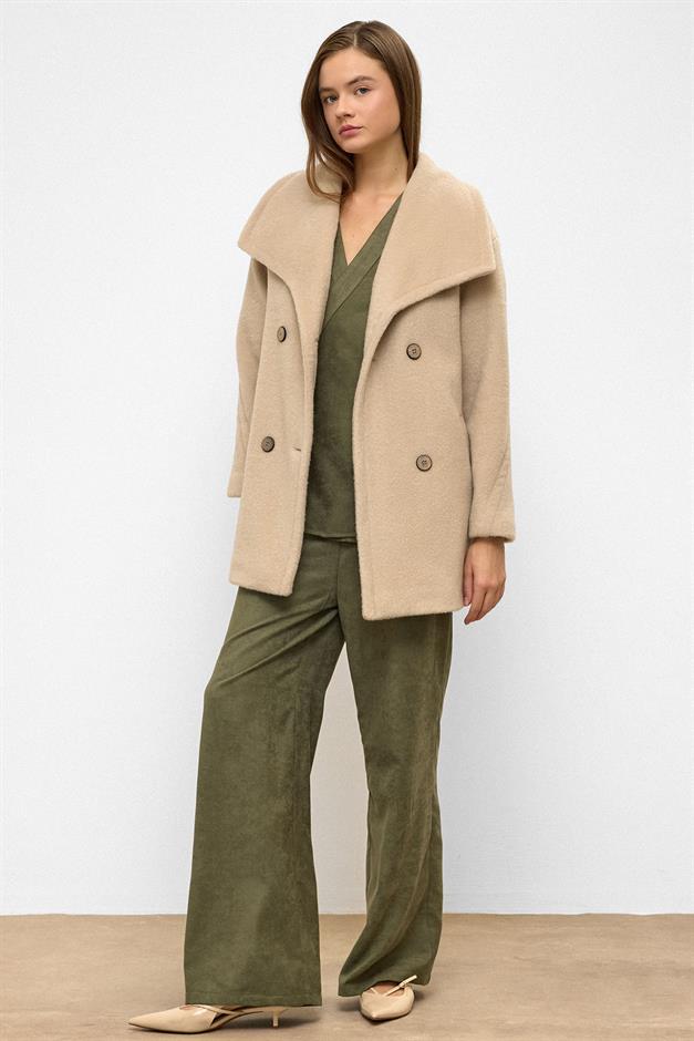 معطف واسع الصدر مع ياقة منديل بيج غامق 3129