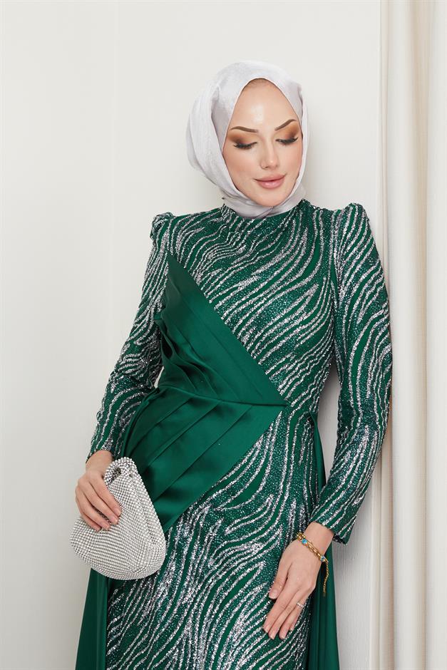 فستان سهرة من التول والساتان مع طيات أمامية وأحجار أخضر 1665