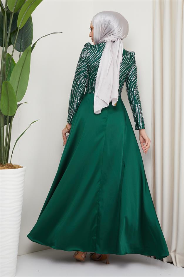 فستان سهرة من التول والساتان مع طيات أمامية وأحجار أخضر 1665