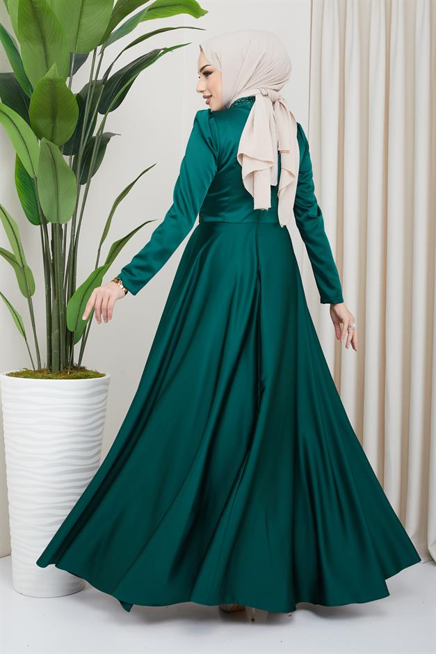 فستان سهرة ساتان للحجاب مع تنورة كيب وتفاصيل ترتر وبريق في الأمام أخضر 1642