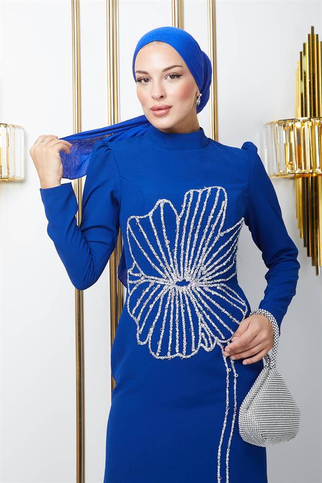 فستان سهرة من الكريب للحجاب بنقشة حجر وترتر على الجهة الأمامية ساكس 1672