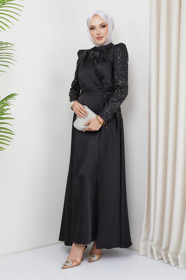 فستان سهرة من الساتان مع تفاصيل الترتر والحجر على الجهة الأمامية والأكمام أسود 1660