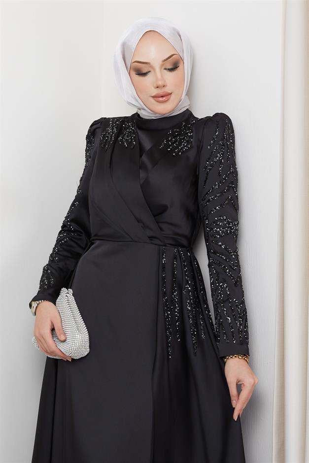 فستان سهرة من الساتان مع تفاصيل الترتر والحجر على الجهة الأمامية والأكمام أسود 1660
