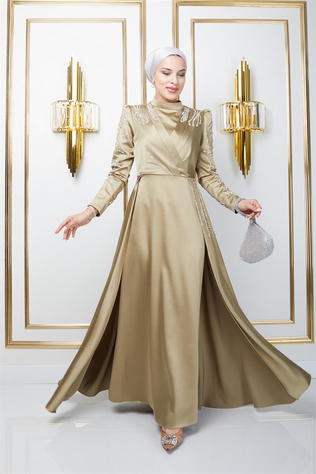 فستان سهرة من الساتان مع تفاصيل الترتر والحجر على الجهة الأمامية والأكمام زيت أخضر 1660