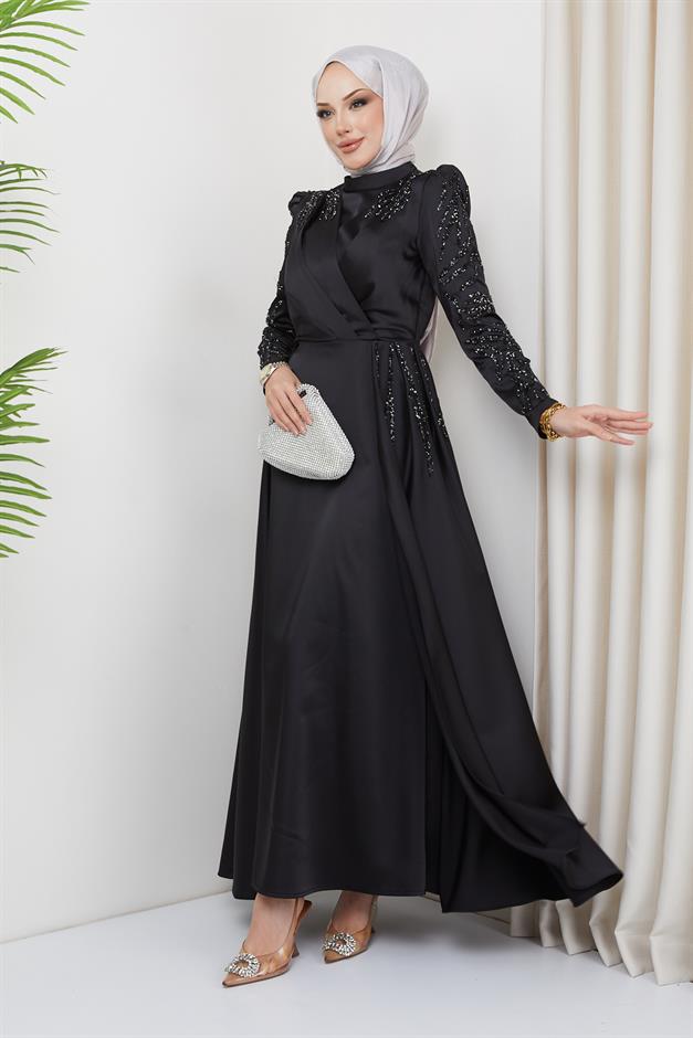 فستان سهرة من الساتان مع تفاصيل الترتر والحجر على الجهة الأمامية والأكمام أسود 1660