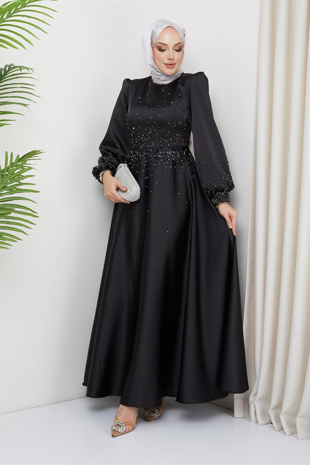 فستان سهرة من الساتان مع تفاصيل حجرية متناثرة على الجهة الأمامية والأكمام أسود 1658