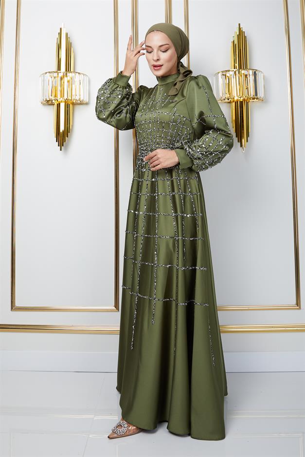 فستان سهرة ساتان واسع مع حجاب بأحجار وترتر في الأمام والأكمام أخضر فاتح 1675