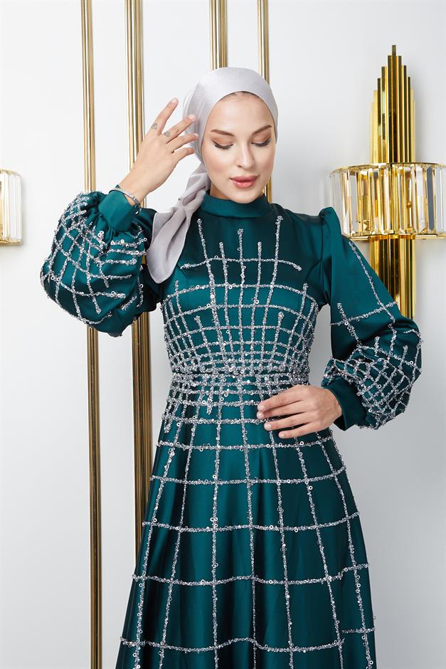 فستان سهرة ساتان واسع مع حجاب بأحجار وترتر في الأمام والأكمام أخضر 1675