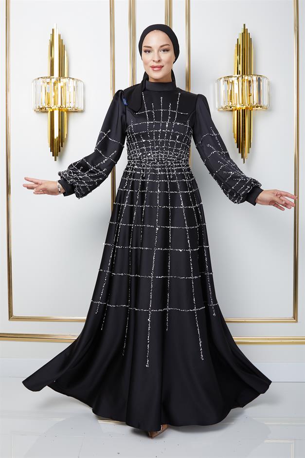 فستان سهرة ساتان واسع مع حجاب بأحجار وترتر في الأمام والأكمام أسود 1675