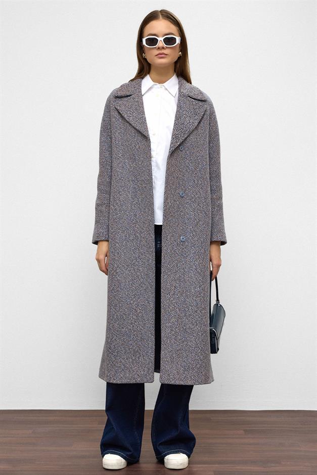 معطف متوسط الطول بنمط متعرج وإغلاق بزر كبس كبير الحجم إنديجو 3035