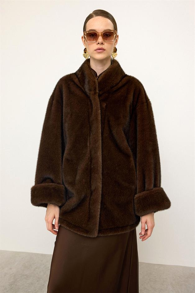 جاكيت طويل حصري بمظهر الفرو كبير الحجم القهوة السوداء 1007
