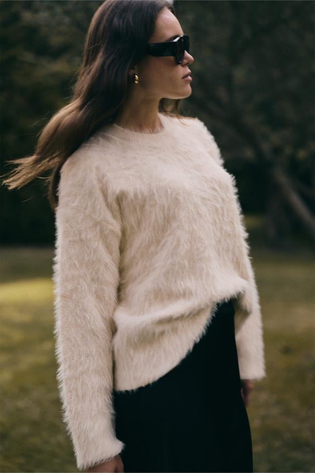 سترة ناعمة ورقيقة كبيرة الحجم كريم 8270