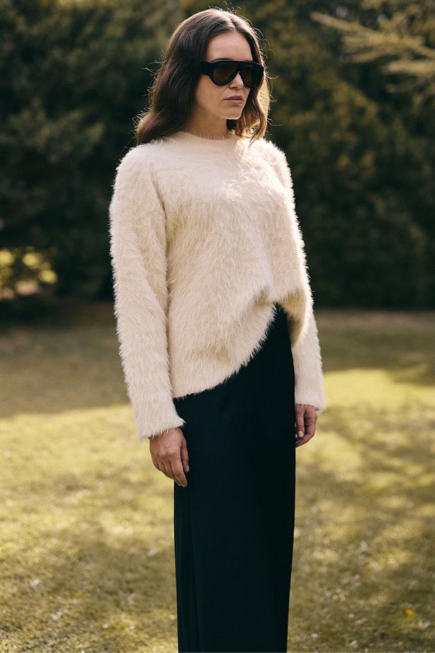 سترة ناعمة ورقيقة كبيرة الحجم كريم 8270