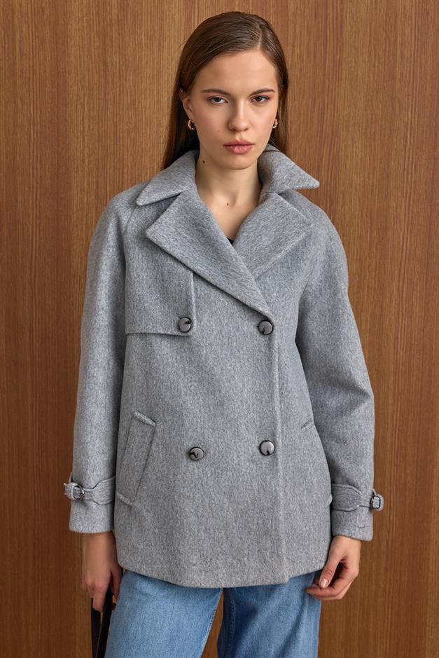 Pelerin ve Kol Patı Detaylı Kruvaze Kısa Kaban AÇIK GRİ 3161